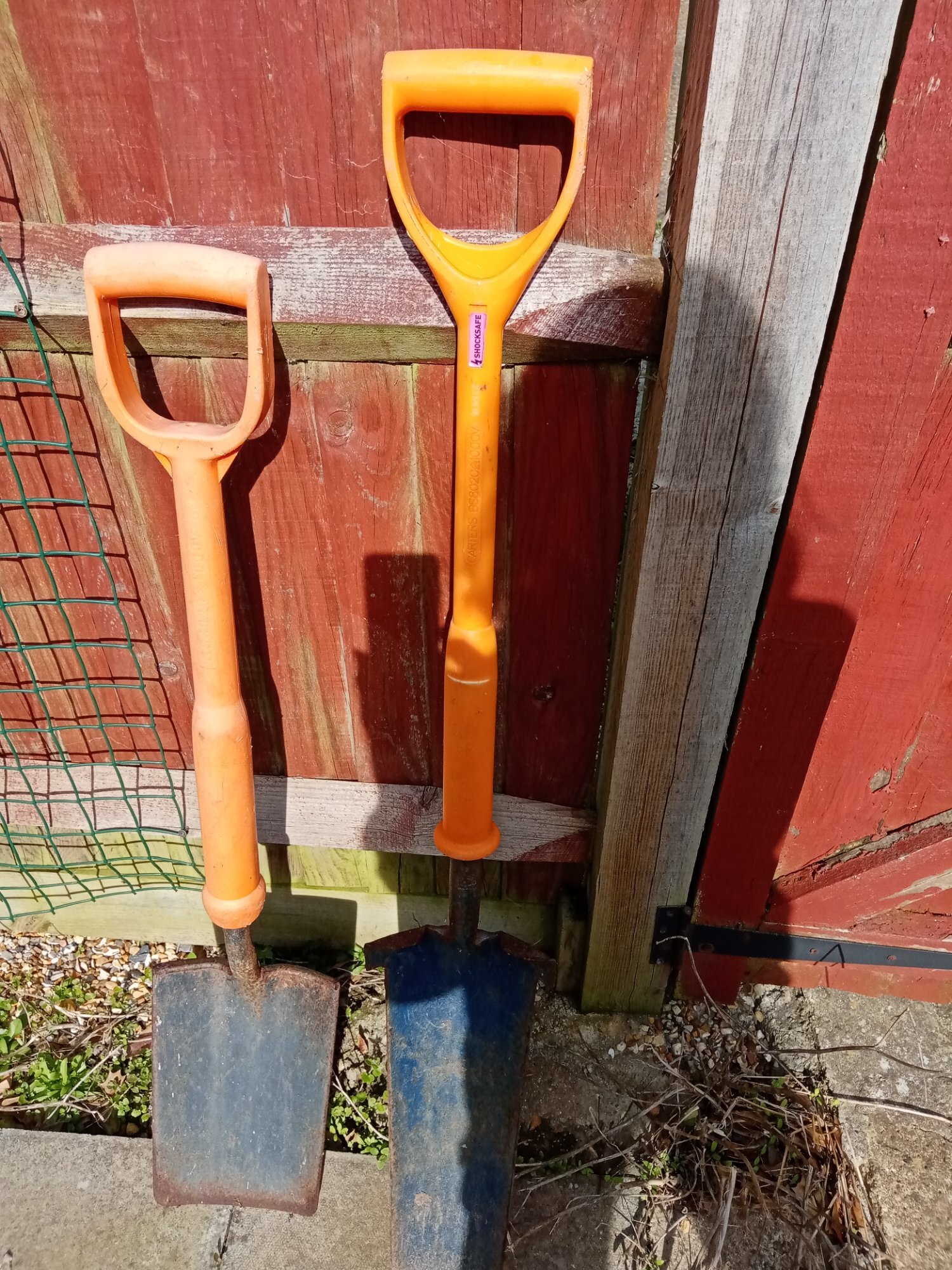 2  Used VERY HEAVY DUTY Builders/Gardeners used shovels.  