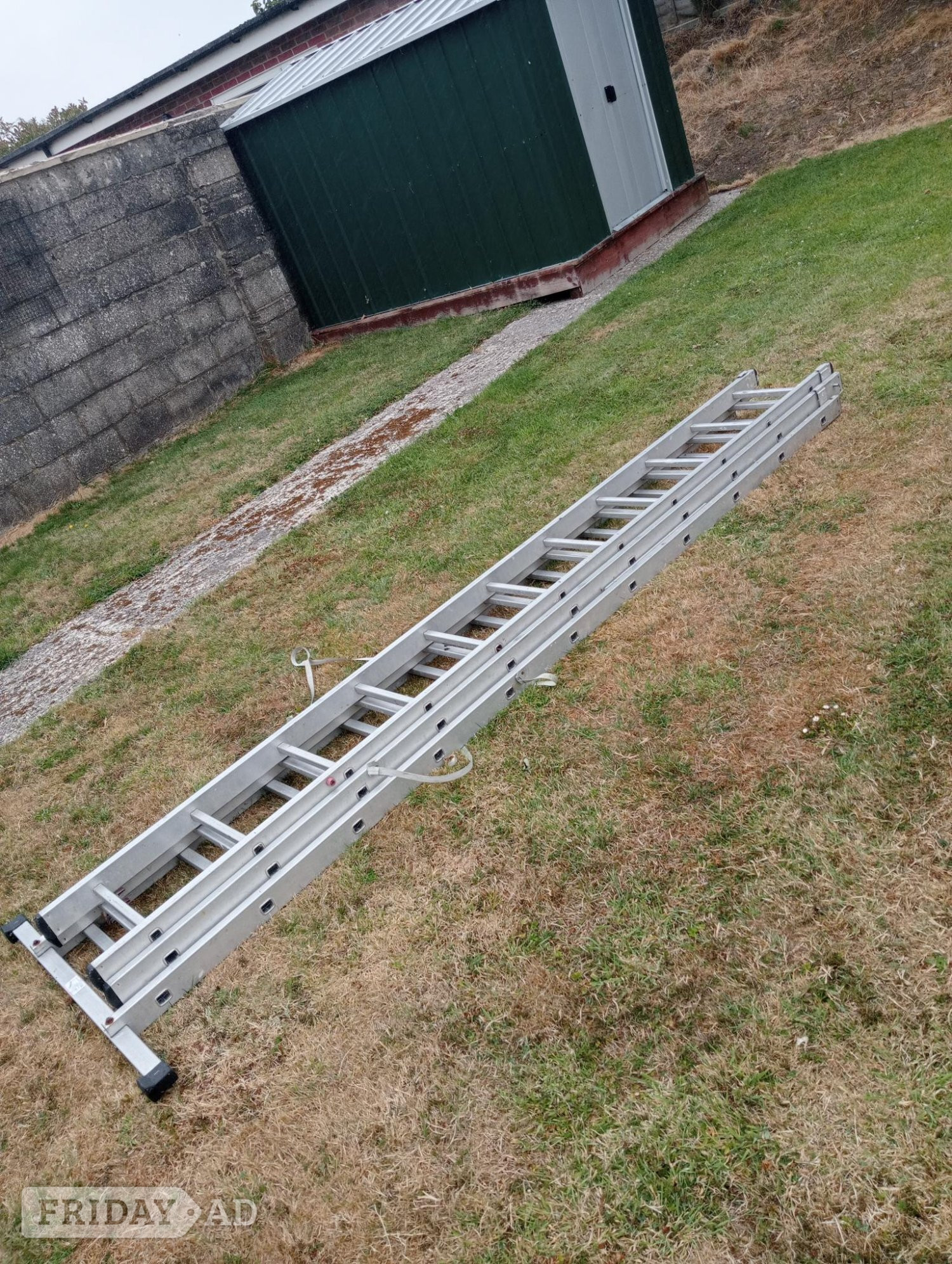 Wickes professional 3 section combination ladder: Max height 7.4m in Bognor Regis
