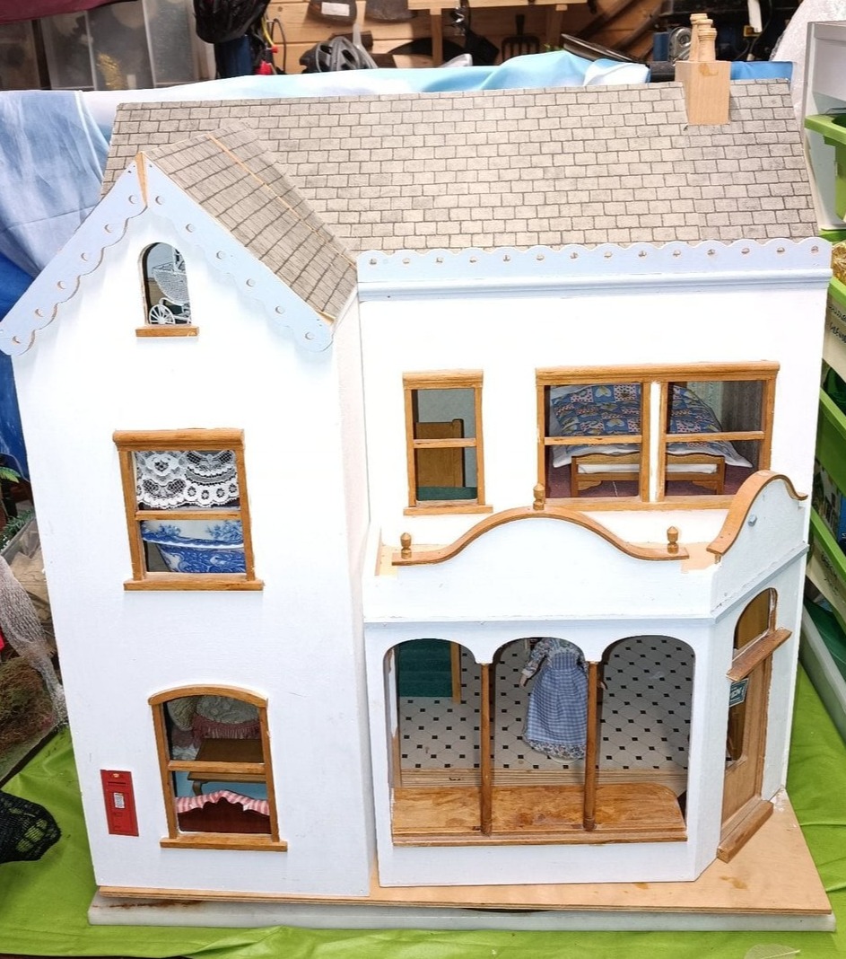 Vintage Honeychurch Dolls House Shop + accessories + shop keeper in Uckfield