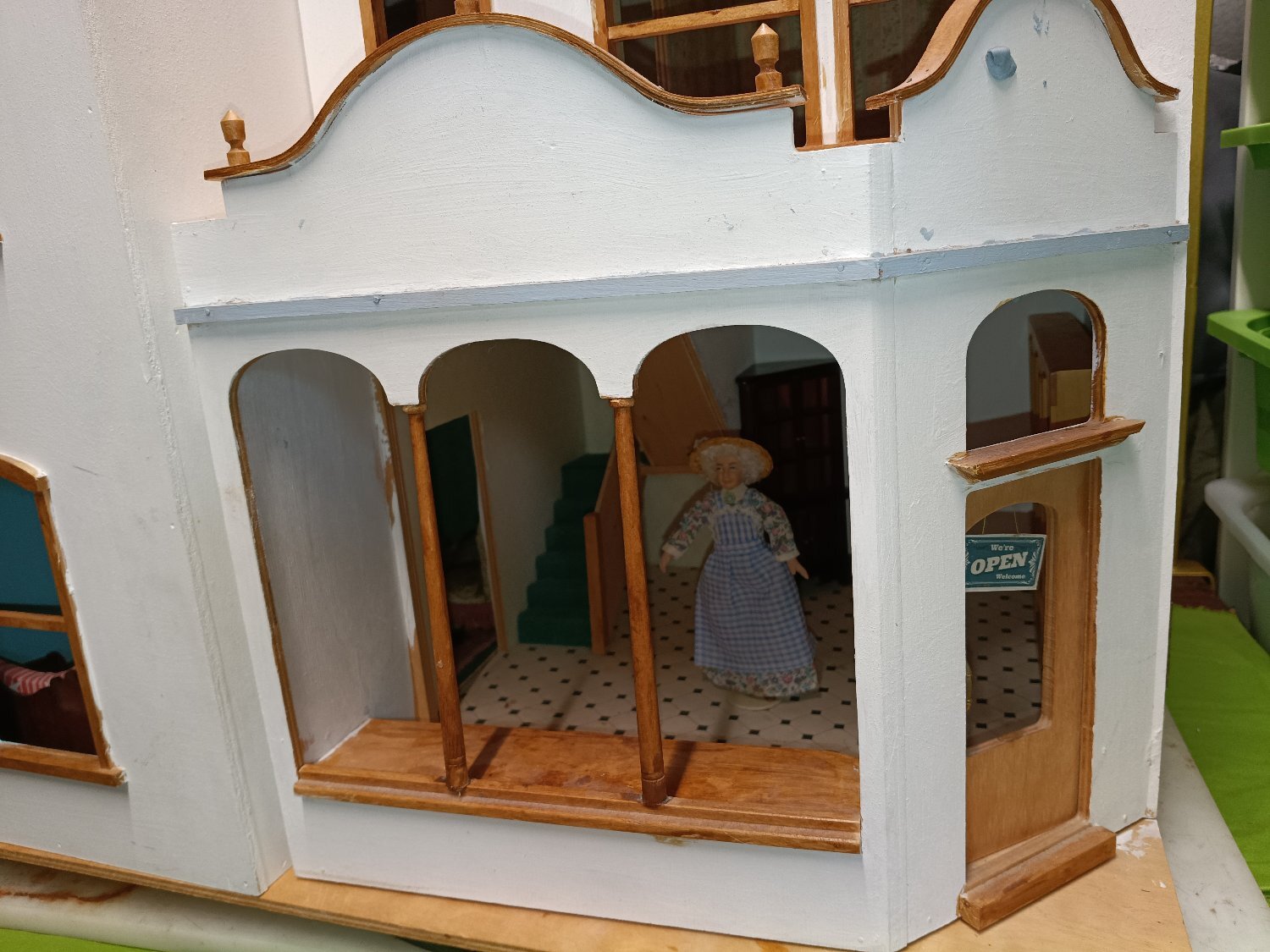 Vintage Honeychurch Dolls House Shop + accessories + shop keeper - Hobbies & Leisure