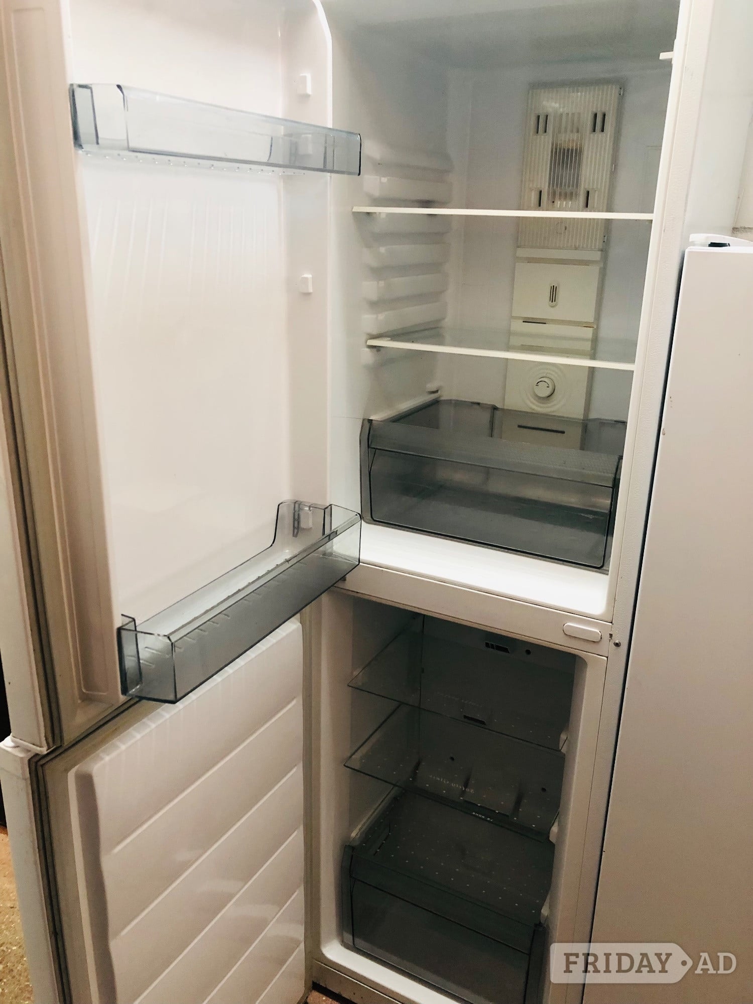 Daweoo frost free fridge freezer in fully functional 
