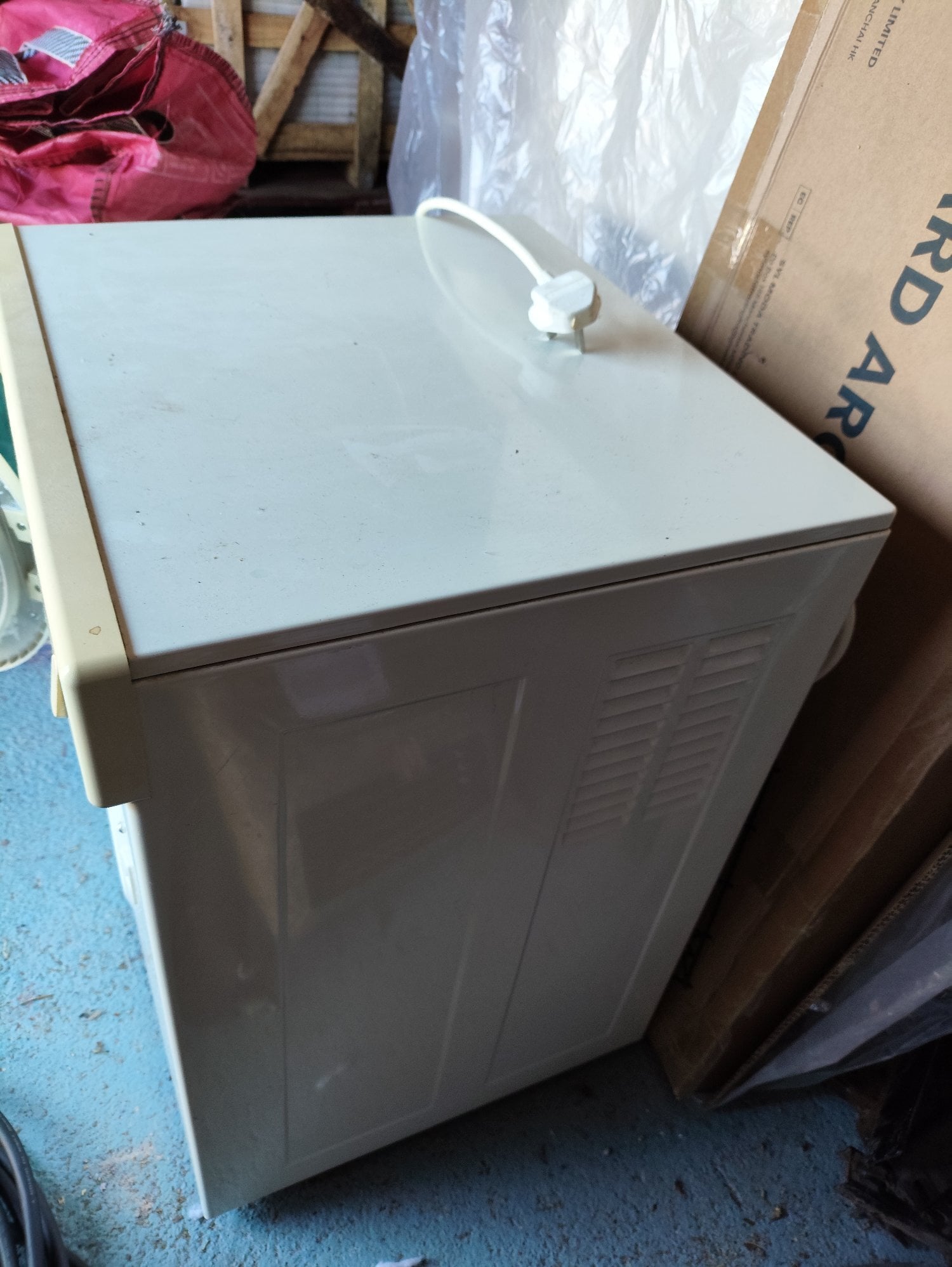 Small White Knight vented Tumble Dryer CL382WV