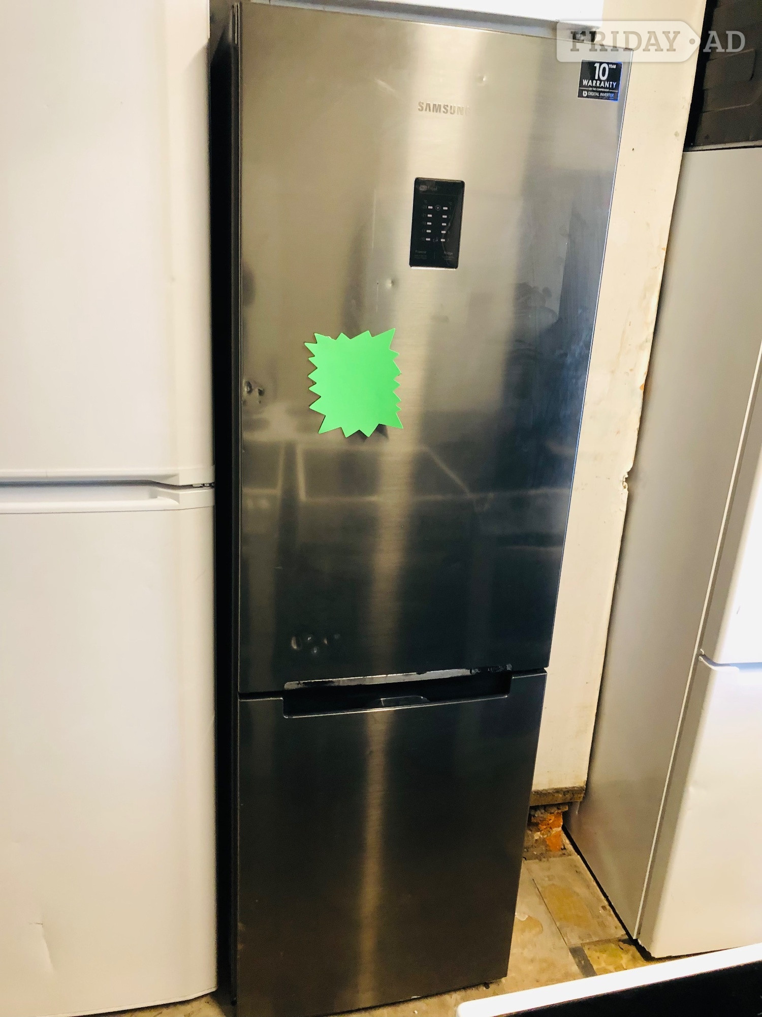 Samsung frost free fridge freezer in excellent condition 