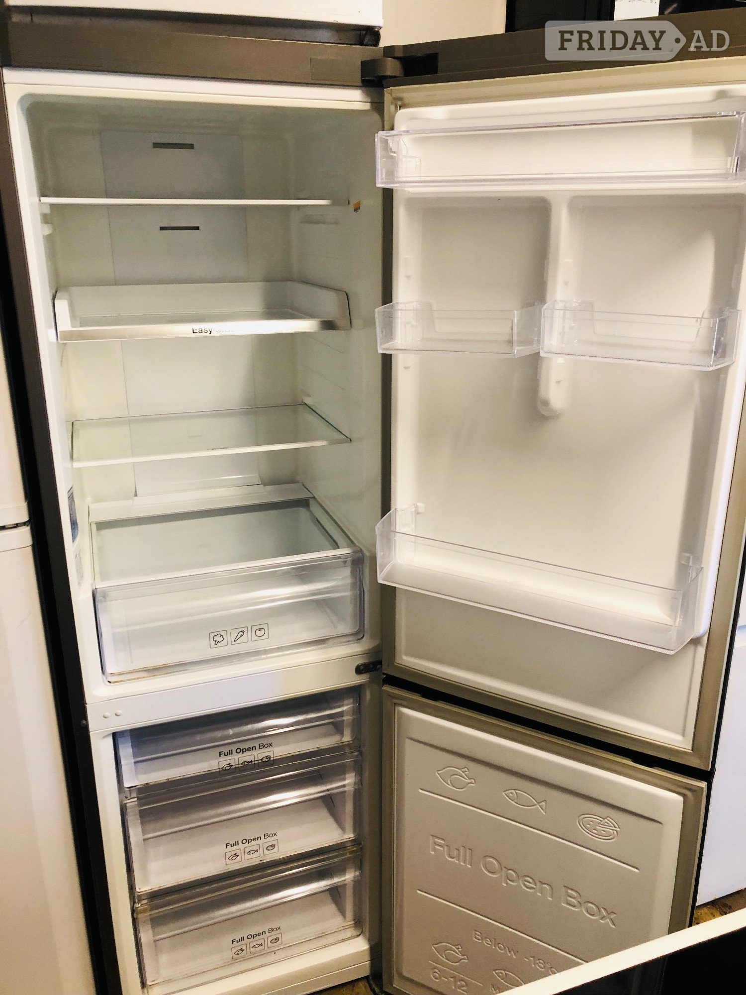 Samsung frost free fridge freezer in excellent condition  in Banbury