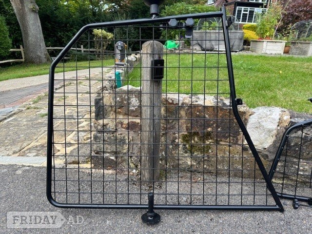 Crowborough Guardsman Dog Guard and Divider - as new