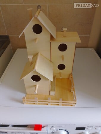 handmade bird nesting box