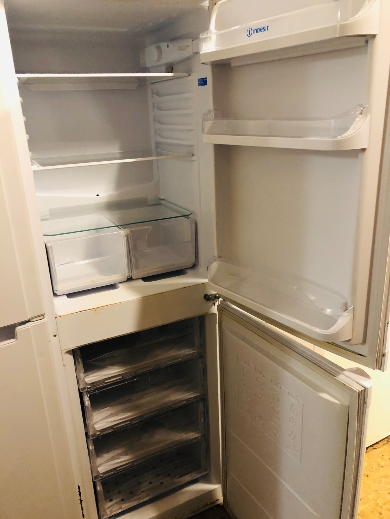 Indesit Frost free fridge freezer works perfectly 