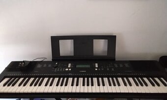 Yamaha Keyboard with manual