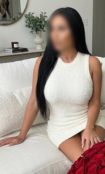 Book Isabella tonight in Surrey for an evening full of excitement and pleasure!
