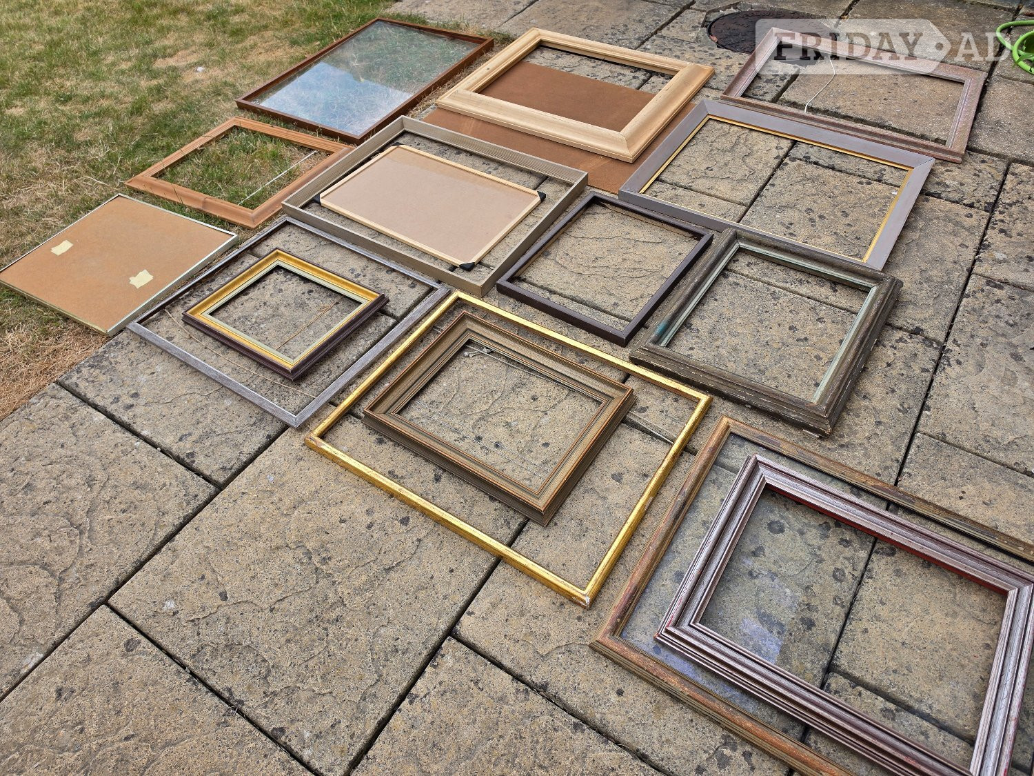 I have a quantity of mostly old picture frames for paintings, generally of good quality mostly for oils, some cost £100 plus each but no room now for them. See photos. Colection free but must take all not pick and choose! Location is Bramley Green, Angmering. - Home Decor in Littlehampton