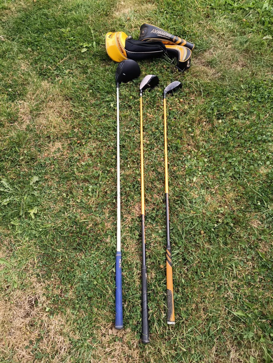 Qualitry Golf Clubs with Cart bag - Sports Equipment in Redhill