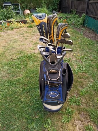 Qualitry Golf Clubs with Cart bag