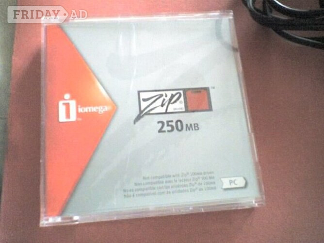 Waterlooville IOMEGA 250Mb ZIP External Parallel Drive , 1 x 250Mb Disk , PSU - USED