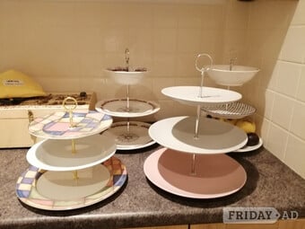 Three tier cakes stands