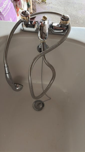 WHITE BATH with fittings and accessories 