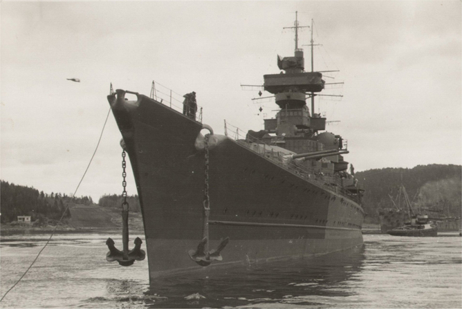 Heller 1:400 scale WW2 Heavy Cruiser KM 'Prinz Eugen'.