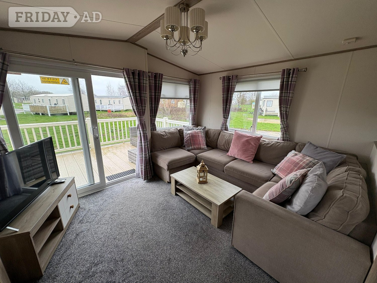Lincoln Sited Caravan - Deck and Tub Included!