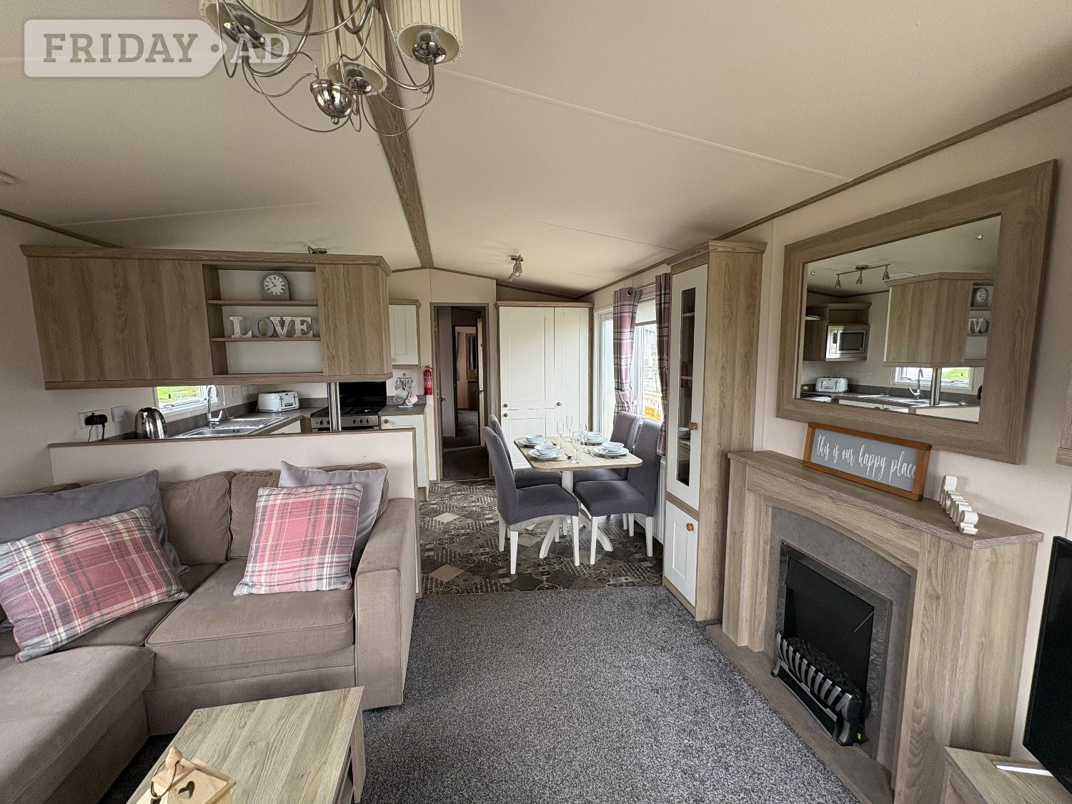 Sited Caravan - Deck and Tub Included! - Holiday Homes in Lincoln