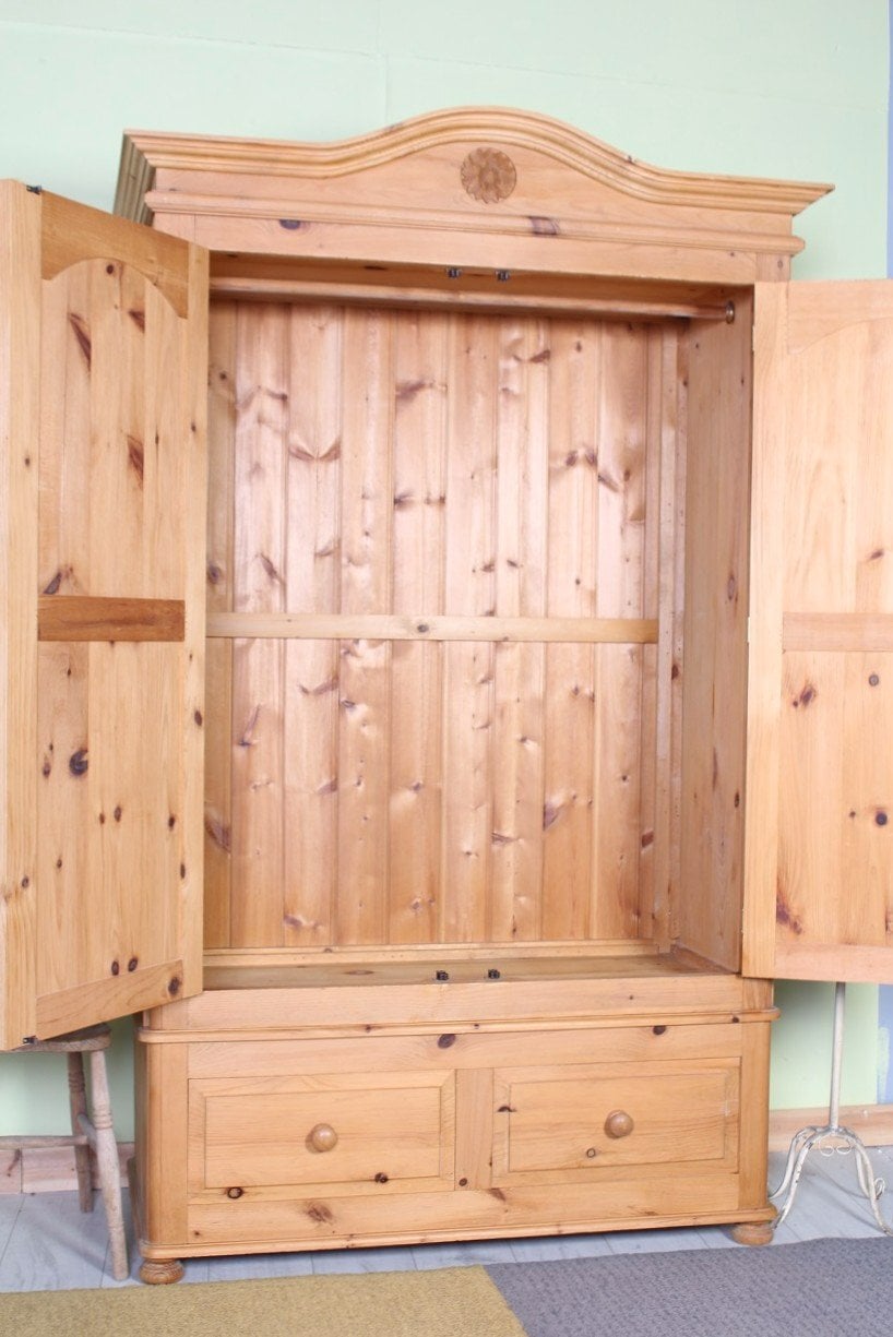 UK Delivery - Lincoln Pine Farmhouse Wardrobe With 2 Drawers