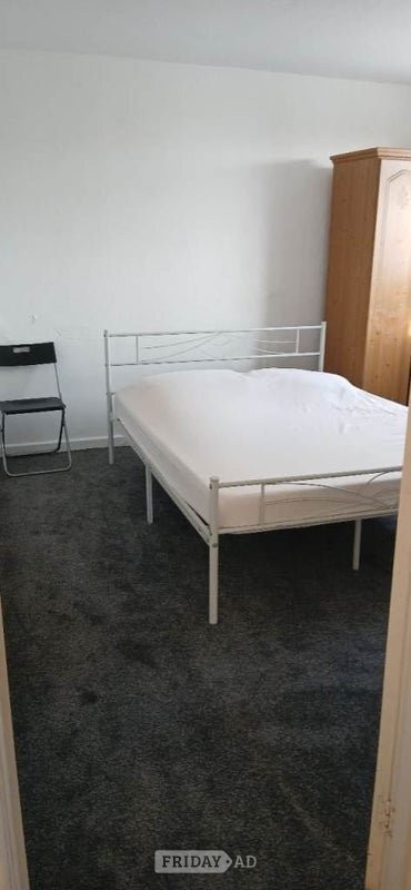 Specious Double Room Available  in Manchester