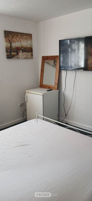 Manchester Specious Double Room Available 