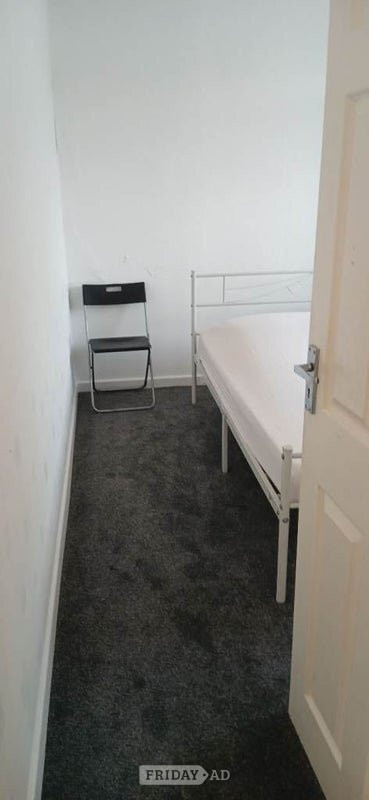 Specious Double Room Available  - Rooms in Manchester