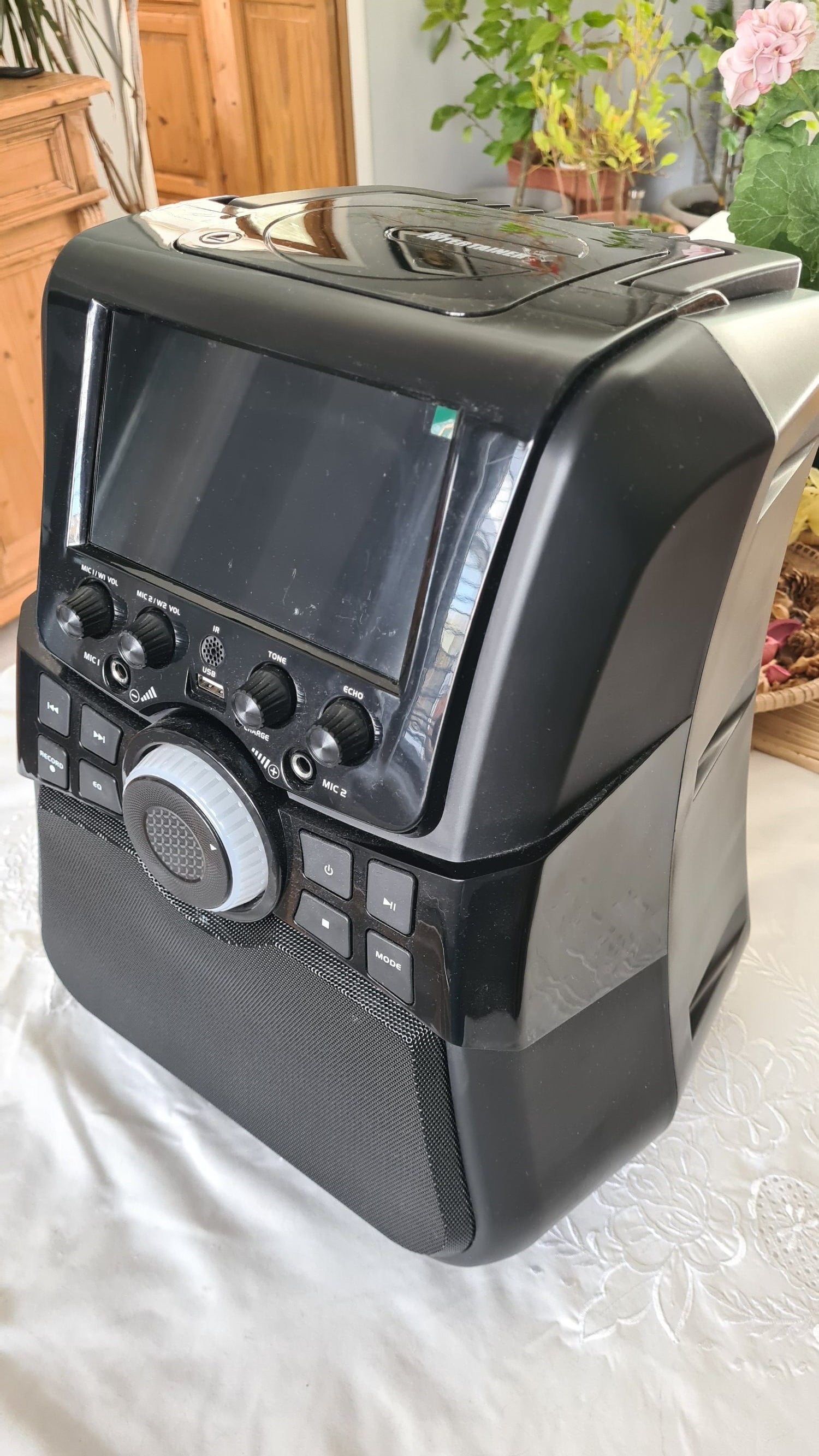 Mr Entertainer Megabox Portable Karaoke Machine with Screen
