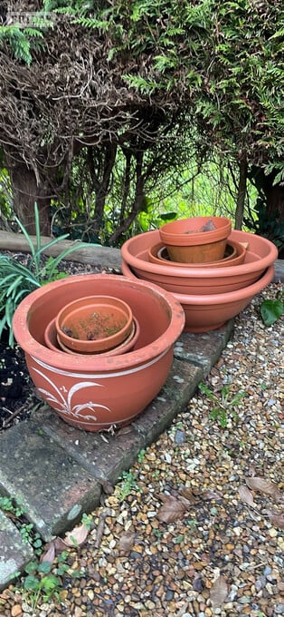 Job lot terracotta & plastic garden pots.
