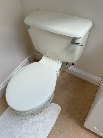Washbasin with wc. Pale yellow
