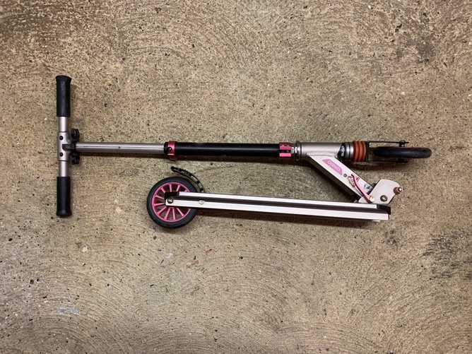 Basingstoke Kids 2 Wheel Scooter