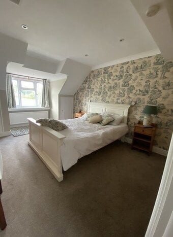 Large Double Room with en-suite 