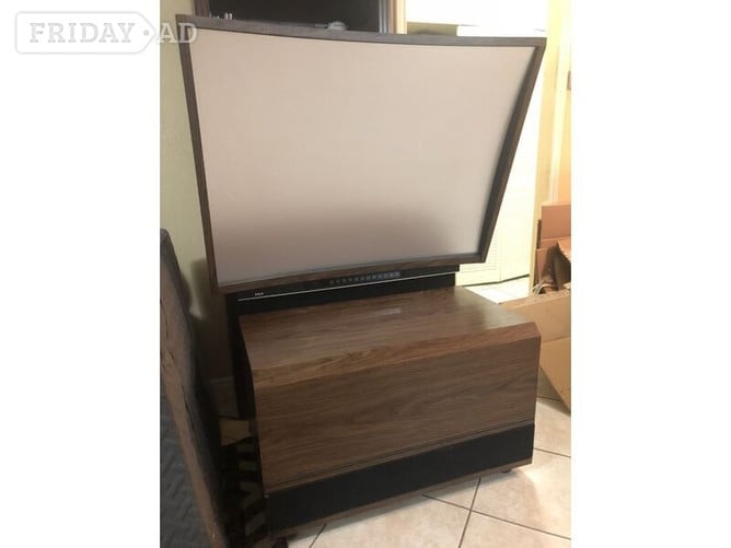 A Mitsubishi Colour Projector Very Large Wide TV Screen For Sale!! in London