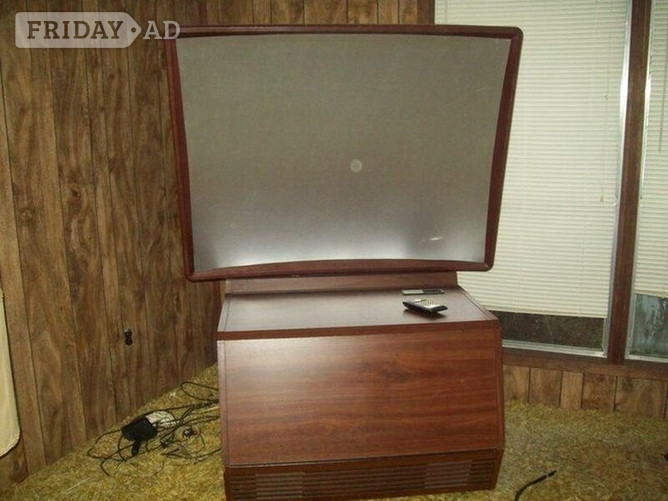 A Mitsubishi Colour Projector Very Large Wide TV Screen For Sale!! - Antiques & Collectables in London