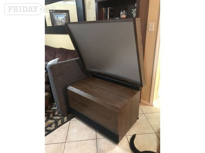 A Mitsubishi Colour Projector Very Large Wide TV Screen For Sale!! - Antiques & Collectables
