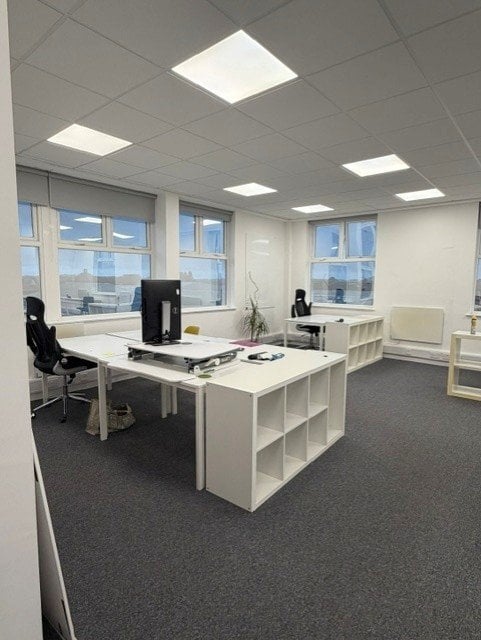 Office Room Avaliable - Archer House Business Centre - Commercial Properties in Eastbourne