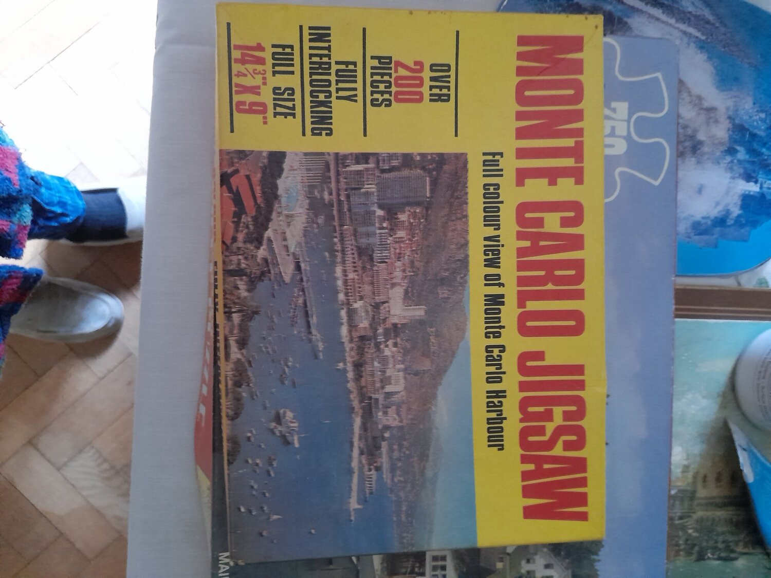 Collection of 4 different jigsaw puzzles 