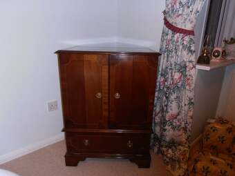 Reproduction Mahogany TV/Video Cabinet. A very nice piece of furniture to be used in various ways. In very good condition and worth viewing. Buyer collects