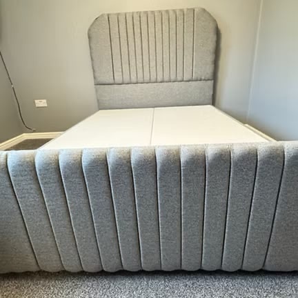 King - Global design divan Ottomen with floor standing Hb and fb