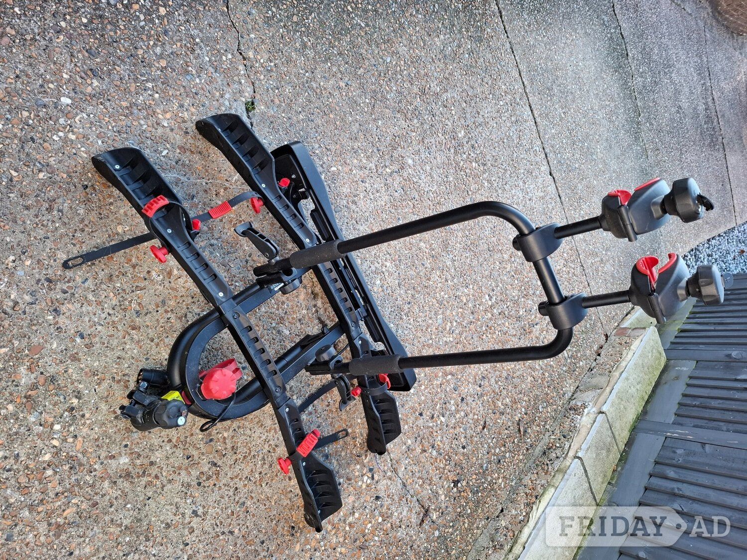Halfords tow bar bike rack. 2 bicycles. VGC in Hastings