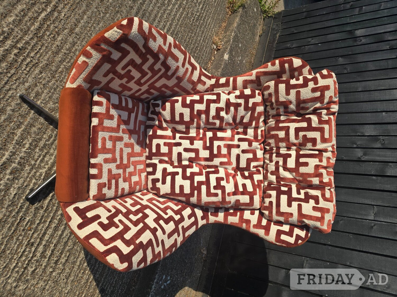 Retro Egg chair style