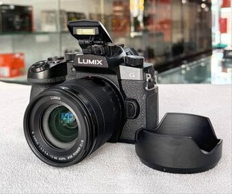 📸 Panasonic LUMIX DC-G90 Camera + Lens Kit – Excellent Condition