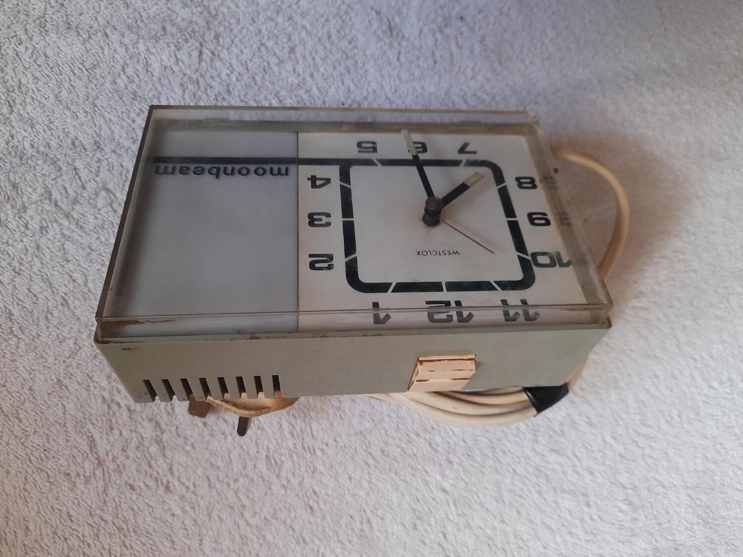 Westclock  Moonbeam Flashing Electric Alarm Clock