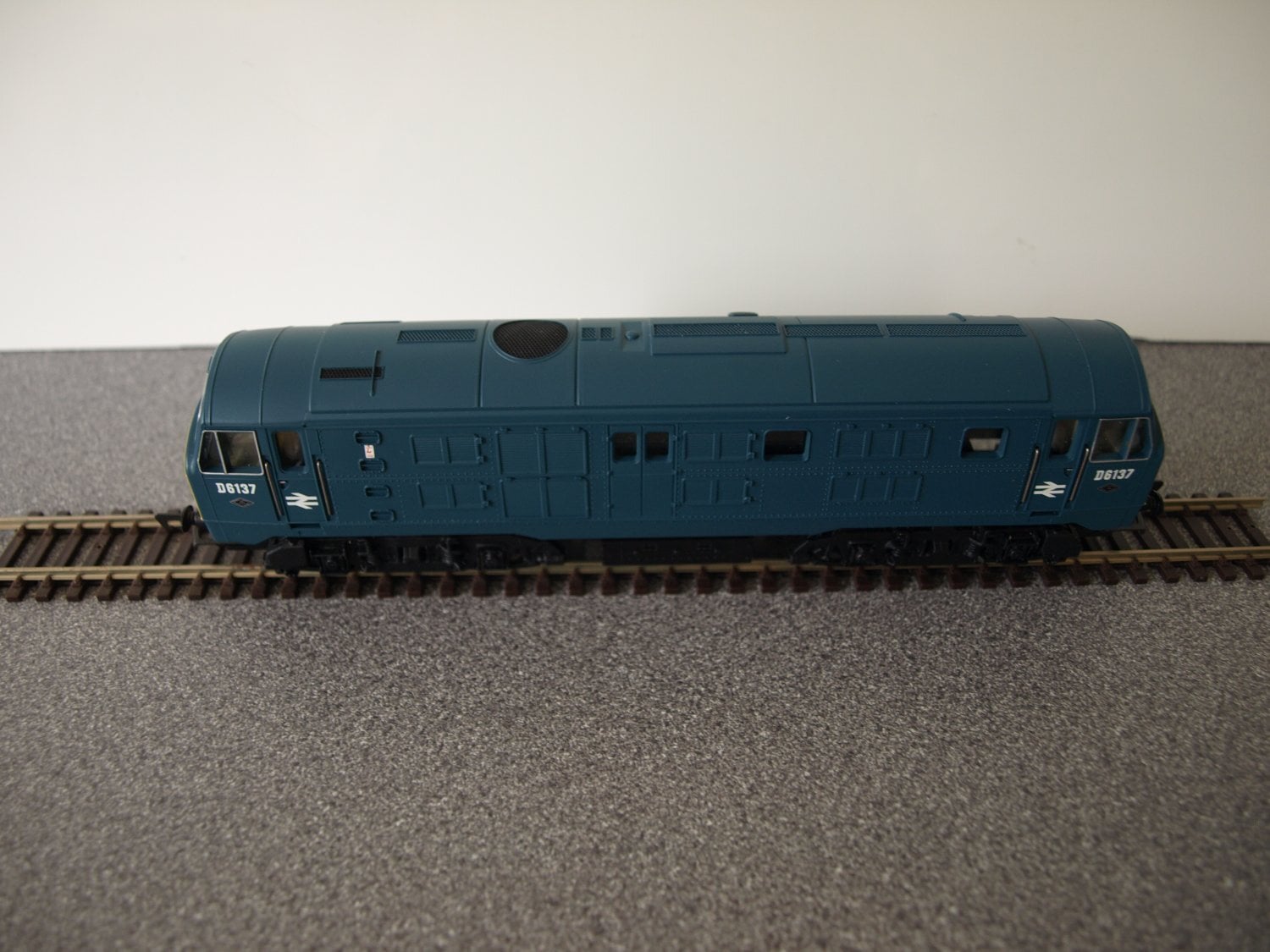 Hornby R2238B class29 BO BO Diesel Electric Loco D6137