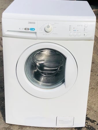 Zanussi Washing machine 8KG works perfectly 