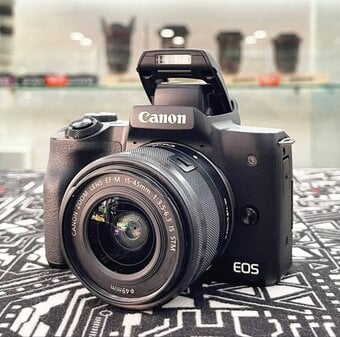 📸 Canon EOS M50 Mirrorless Camera + Kit Lens 