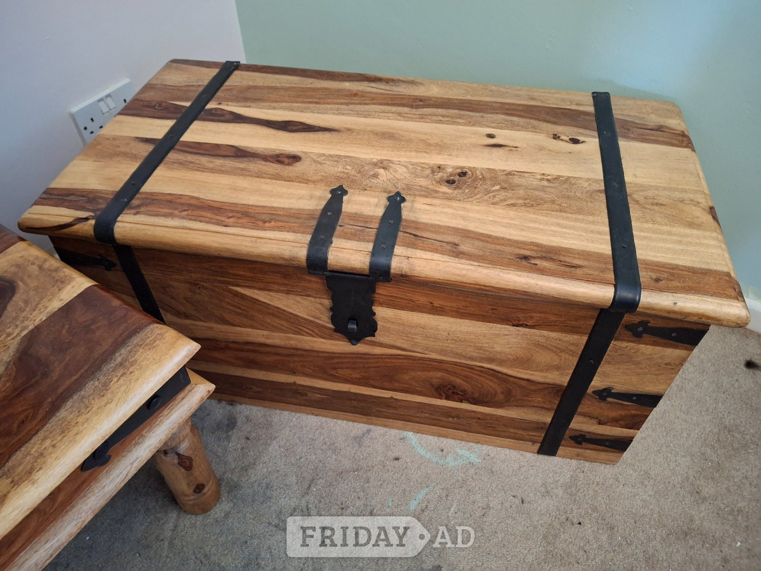 Oak wood Chest, large Coffee Table and Cylindrical Draws - Furniture in Southampton