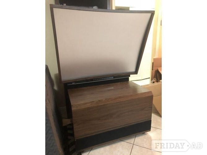 £1,000 A Mitsubishi Colour Projector TV  Quick Sale  No Offers!!