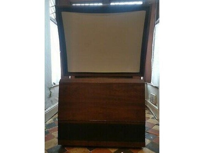 Buckingham £1,000 A Mitsubishi Colour Projector TV  Quick Sale  No Offers!!