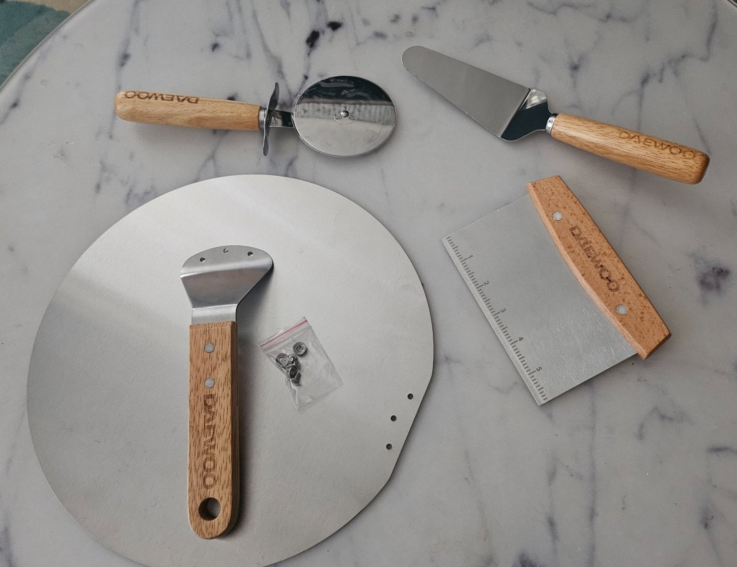 A set of  4 Brand new Daewoo pizza utensils.