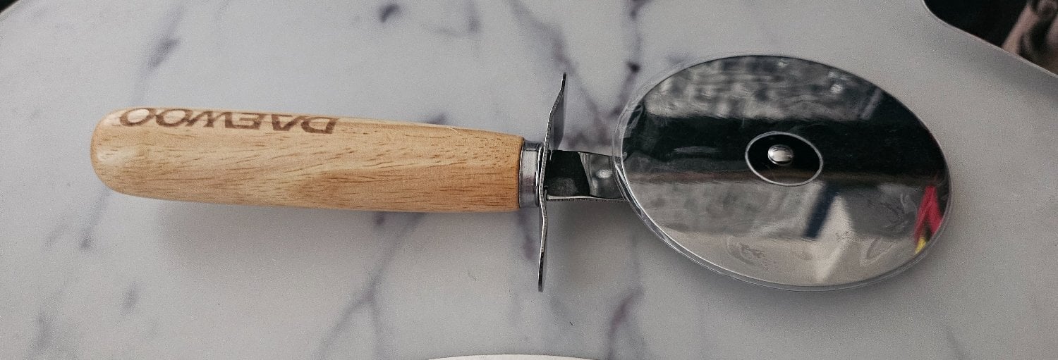 A set of  4 Brand new Daewoo pizza utensils. - Cookware & Dining in Hove